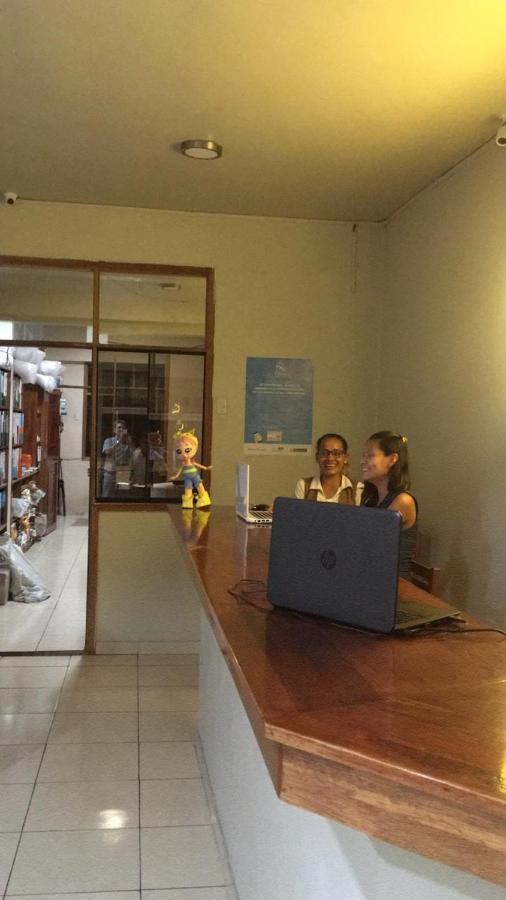 Отель Tarapoto Hostal *** Икитос Экстерьер фото